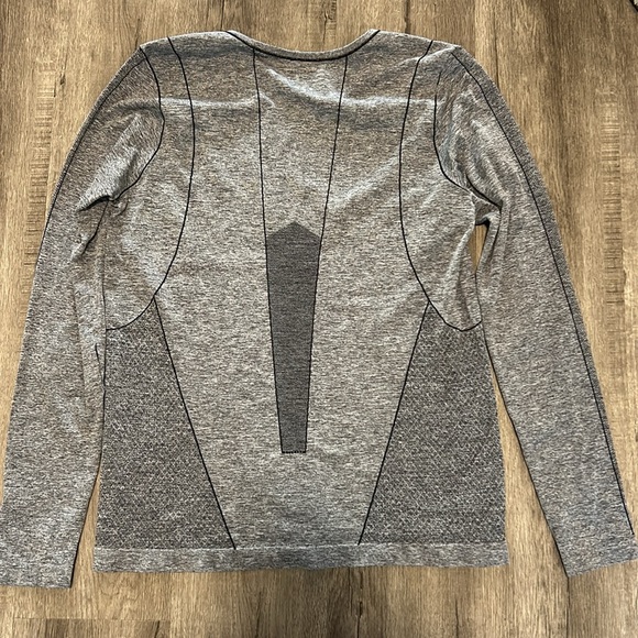 Women’s long sleeve athletic top - Picture 4 of 4